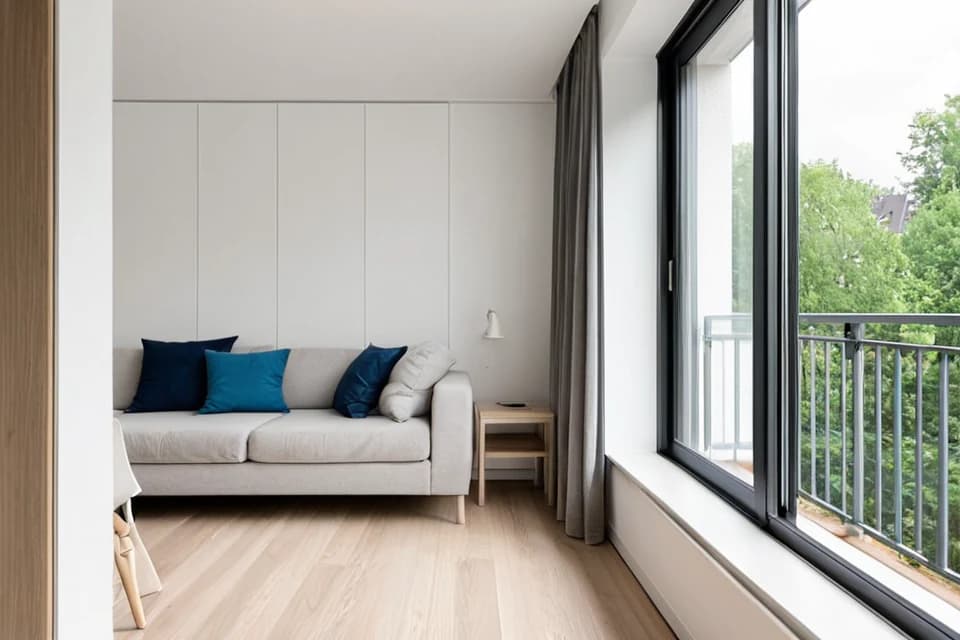 KI-Bild: Kompakte moderne Wohnung mit geschütztem Balkon – Ansicht 1